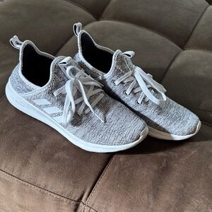 Adidas women’s size 8 cloudfoam comfort excellent used condition